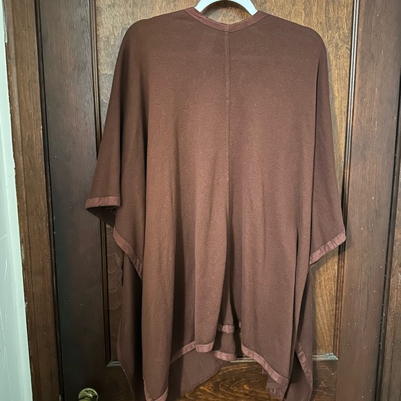 Chicos Faux-Suede Trim Ruana Wrap Size M - Picture 3 of 6